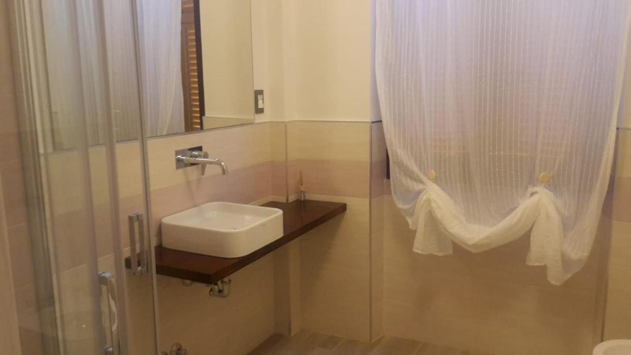 Bed and Breakfast Brezza Marina Марина-ді-Каррара Екстер'єр фото