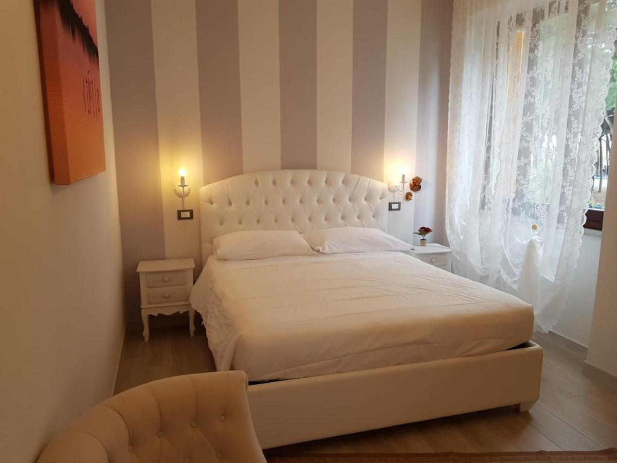 Bed and Breakfast Brezza Marina Марина-ді-Каррара Екстер'єр фото