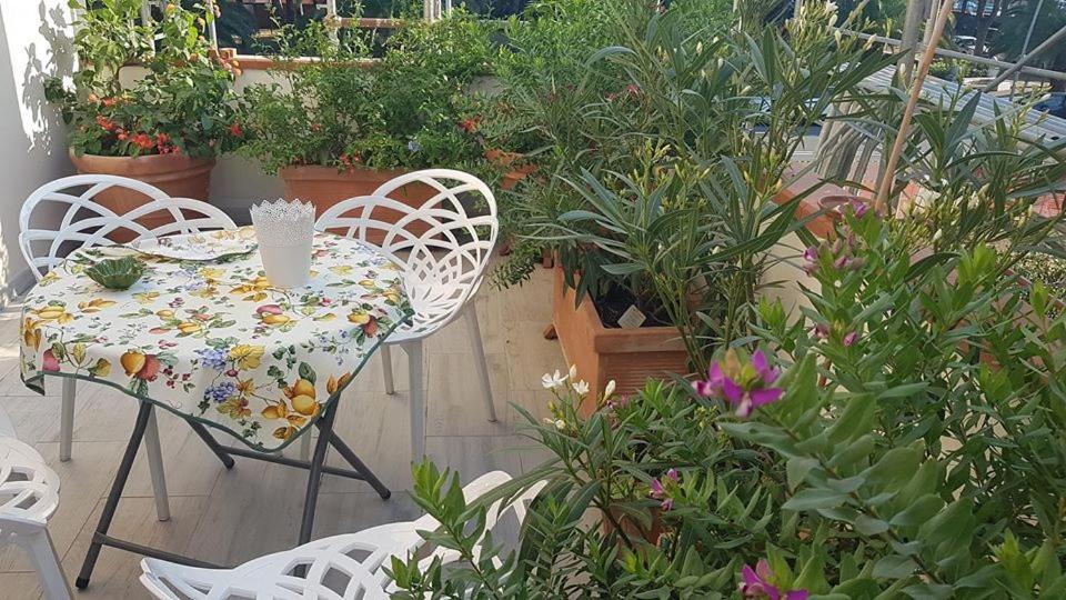 Bed and Breakfast Brezza Marina Марина-ді-Каррара Екстер'єр фото